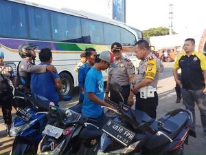 Razia Preman di Bekasi, Polisi Sita Ratusan Botol Miras