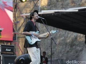 Phum Viphurit Bicara soal Skena Musik ASEAN dan Kurosuke Phum Viphurit Bicara soal Skena Musik ASEAN dan Kurosuke