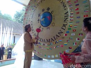 Foto: Meriahnya Perayaan HUT Gong Perdamaian Dunia di Ciamis Foto: Meriahnya Perayaan HUT Gong Perdamaian Dunia di Ciamis