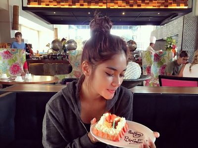 Ini Pose Cantik Garneta Haruni Saat Makan Bersama Sang Putri