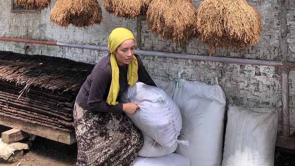 Gaya Kulineran Kocak Shinta Bachir yang Baru Dilamar Anggota DPRD