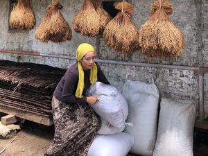 Gaya Kulineran Kocak Shinta Bachir yang Baru Dilamar Anggota DPRD Gaya Kulineran Kocak Shinta Bachir yang Baru Dilamar Anggota DPRD