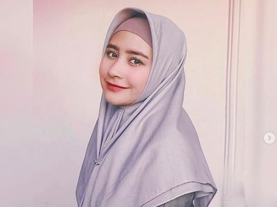 Cantiknya! Penampilan Prilly saat Kajian dengan Ustad Adi Hidayat