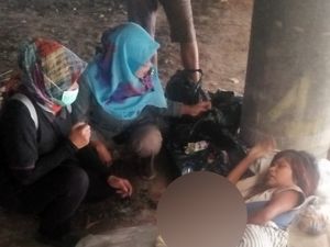Tunawisma Lahirkan Bayi Laki-laki di Kolong Flyover Rawabuaya