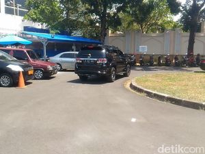 Usai Hadiri HUT PD di Rumah SBY, Roy Suryo Buru-buru Pulang