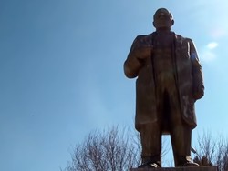 Para Ulama di Tajikistan Gunakan Sedekah Dirikan Lagi Patung Lenin