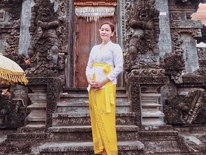 Posting Berbaju Adat Bali usai Beli Vila Mewah, Perut Maia Bikin Salfok