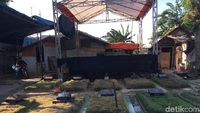 Penampakan Panggung Dangdut Mepet Kuburan di Jaktim yang Viral