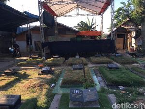 Penampakan Panggung Dangdut Mepet Kuburan di Jaktim yang Viral Penampakan Panggung Dangdut Mepet Kuburan di Jaktim yang Viral