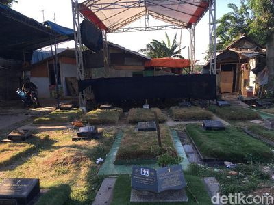 Penampakan Panggung Dangdut Mepet Kuburan di Jaktim yang Viral