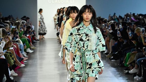 Hadirkan Model Asia, Desainer Ini Ukir Sejarah di New York Fashion Week