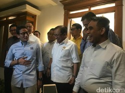 Ditanya soal Demokrat Main Dua Kaki, Sandi Peragakan Jurus Bangau
