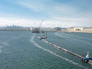 Pelampung Raksasa Jadi Alat Menjaring Sampah Plastik di Samudera Pasifik