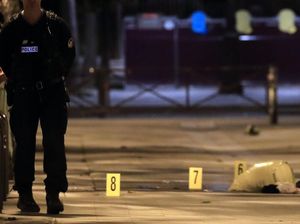 Video: 7 Orang Terluka dalam Aksi Penikaman di Paris