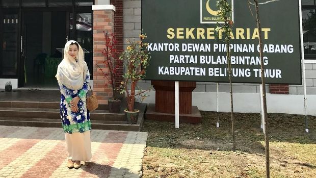 istri Yusril Ihza Mahendra, Rika Kato