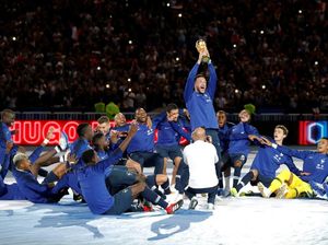 Prancis Rayakan Trofi Piala Dunia dengan Fans di Stade de France Prancis Rayakan Trofi Piala Dunia dengan Fans di Stade de France