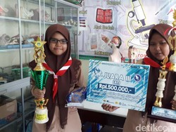 Kreatif, Pelajar MTs Ini Sulap Cangkang Kerang Simping Jadi Batu Bata