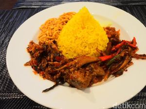 Gurih Nikmat Ikan Dabu-dabu Manta dan Nasi Kuning Ikang Gurih Nikmat Ikan Dabu-dabu Manta dan Nasi Kuning Ikang