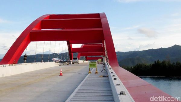 Nyaris Rampung 100%, Ini Jembatan Kebanggaan Jokowi di Papua