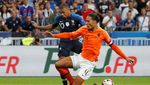Les Bleus Tundukkan Oranje