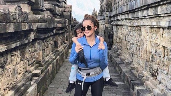 Bikin Iri! Sudah Punya Tiga Anak, Olla Ramlan Tetap Langsing dan Bugar