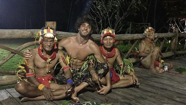 Model Brasil Tampan dan Pesona Kepulauan Mentawai