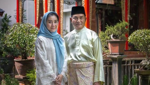 istri Yusril Ihza Mahendra, Rika Kato