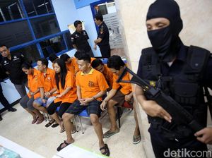 Polisi Bekuk 10 Penyelundup Narkoba via Paket Pos