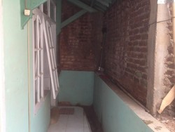 Eko Pasrah dan Bingung Rumahnya Terblokade Tembok Tetangga