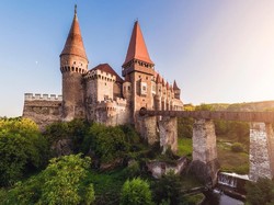 Kastil Horor Tempat Syutingnya The Nun