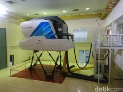 Melihat Simulator Kokpit Pilot, Tempat Latihan Calon Pilot Garuda