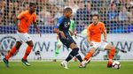 Les Bleus Tundukkan Oranje