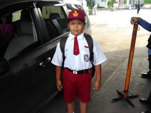 Mimpi Bocah Pelintas Batas Negara Jadi Dokter dan Dapat Sepeda Jokowi