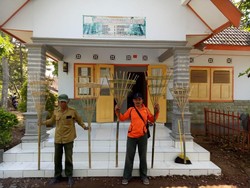 Bersenjatakan Gepyok, Satgas Ini Akan Padamkan Kebakaran Gunung Wilis