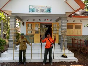 Bersenjatakan Gepyok, Satgas Ini Akan Padamkan Kebakaran Gunung Wilis Bersenjatakan Gepyok, Satgas Ini Akan Padamkan Kebakaran Gunung Wilis