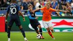 Les Bleus Tundukkan Oranje