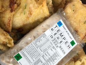 Pasangan Artis Korea Buka Pabrik Tempe Indonesia di Taean Pasangan Artis Korea Buka Pabrik Tempe Indonesia di Taean
