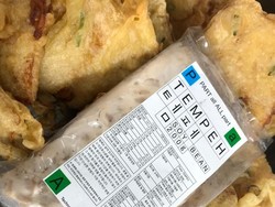 Pasangan Artis Korea Buka Pabrik Tempe Indonesia di Taean