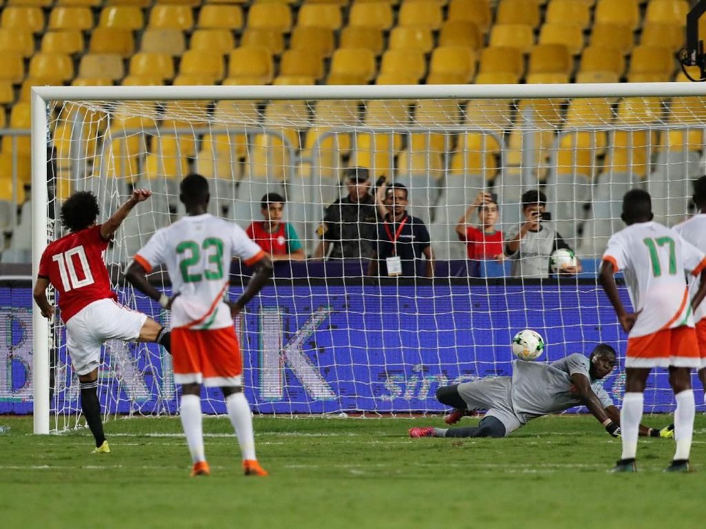 Bangganya Kiper Niger Dua Kali Tepis Penalti Mohamed Salah Bangganya Kiper Niger Dua Kali Tepis Penalti Mohamed Salah
