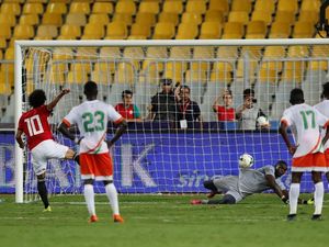 Bangganya Kiper Niger Dua Kali Tepis Penalti Mohamed Salah Bangganya Kiper Niger Dua Kali Tepis Penalti Mohamed Salah