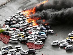 Ratusan Mobil Terbakar Akibat Topan Jebi di Jepang