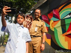 Libur Sekolah, Anies Ajak Anak Resmikan Mural