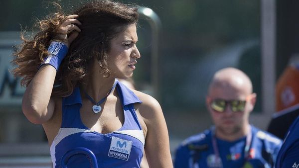 Di Balik Layar MotoGP San Marino: Terpesona Grid Girl Misano