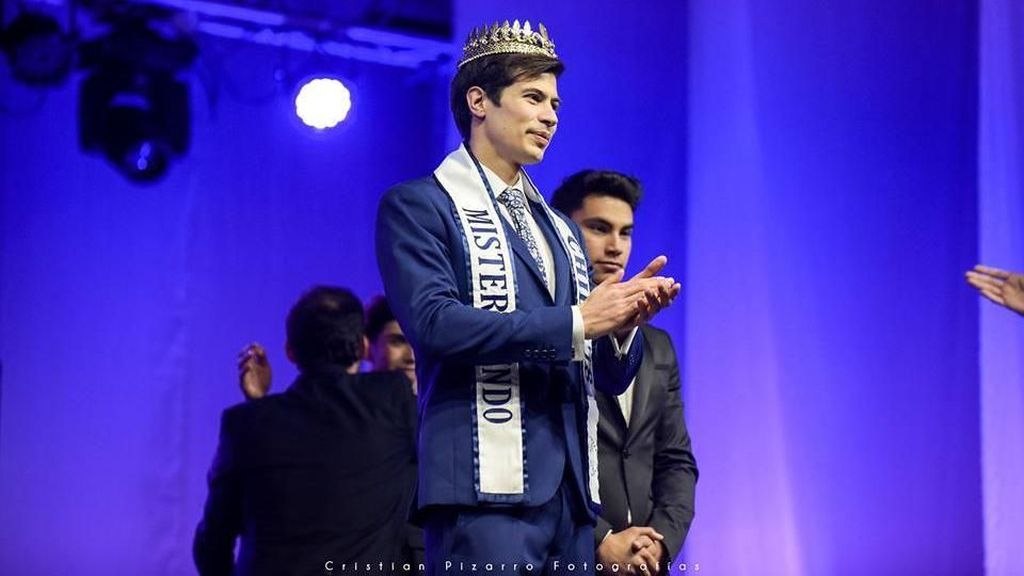 Ladies, Kenalan Dulu Sama Dokter Gigi Juara Kontes Pria Paling Tampan Ini Ladies, Kenalan Dulu Sama Dokter Gigi Juara Kontes Pria Paling Tampan Ini