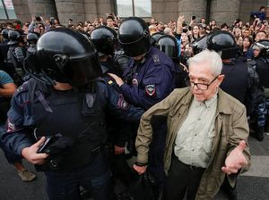 839 Demonstran Rusia Ditangkap Saat Memprotes Reformasi Pensiun