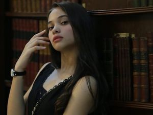 Si Cakep Aurora Ribero yang Kerpergok Bareng Aliando