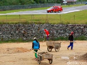 Warga Turun Tangan Bangun Landasan Bandara di Pelosok Sulsel