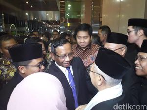 Mahfud Md Bertemu Said Aqil di Resepsi Nikah Putra Bamsoet