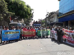 Ratusan Penambang Pasir Sungai Progo Aksi Tuntut Izin Operasi