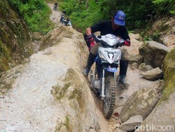 Transportasi Umum Belum Sampai Pelosok, Sepeda Motor Solusinya
